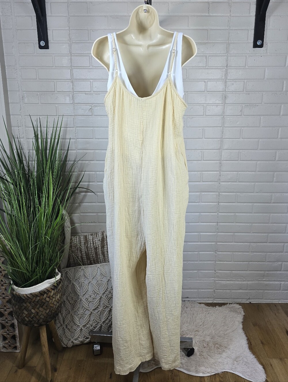 Hunter and Brown Cream Gauze Wide Leg Jumpsuit Size Large - Picture 3 of 12